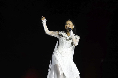 Konser 'Bingah' Yura Yunita di Istora Senayan, Jakarta, Minggu (2/2/2025). Foto: Jamal Ramadhan/kumparan