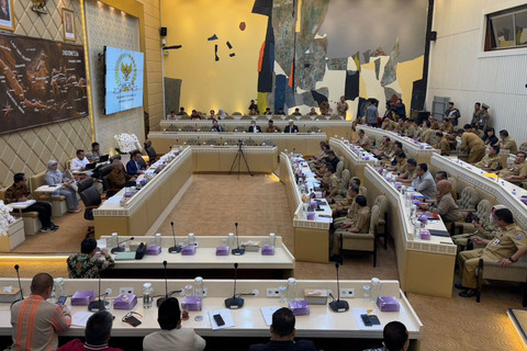Raker Komisi II DPR RI bersama Kemendagri dan BNPP di gedung Parlemen, Senayan, Jakarta pada Senin (3/2/2025). Foto: Abid Raihan/kumparan