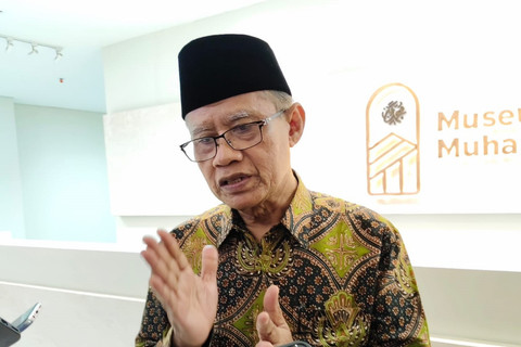Ketua Umum PP Muhammadiyah Haedar Nashir ditemui usai Peresmian Ruang Pamer Museum Muhammadiyah di Universitas Ahmad Dahlan (UAD) Yogyakarta di Kabupaten Bantul, Senin (3/2). Foto: Arfiansyah Panji Purnandaru/kumparan