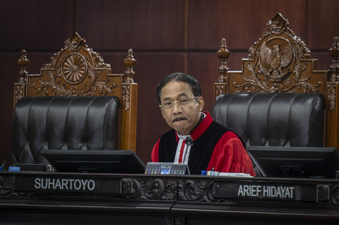 Ketua Mahkamah Konstitusi Suhartoyo memimpin sidang pengucapan putusan sela (dismissal) sengketa Pilkada 2024 di Gedung Mahkamah Konstitusi, Jakarta, Selasa (4/2/2025). Foto: Bayu Pratama S/ANTARA FOTO