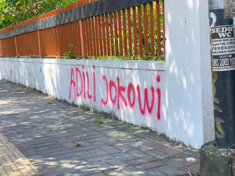 Salah satu tulisan Adili Jokowi di Kota Yogya. Foto: Resti Damayanti/Pandangan Jogja