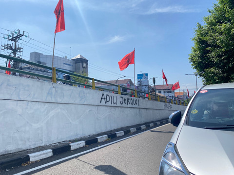 Salah satu tulisan Adili Jokowi di Kota Yogya. Foto: Resti Damayanti/Pandangan Jogja