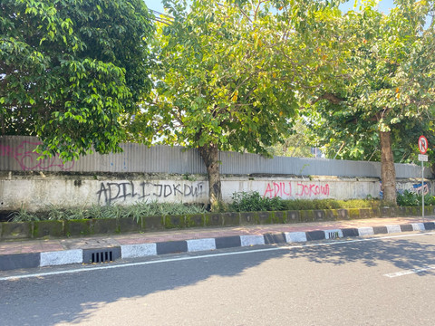 Salah satu tulisan Adili Jokowi di Kota Yogya. Foto: Resti Damayanti/Pandangan Jogja