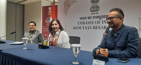 Ayu Azhari dubbing suara tokoh Sridevi untuk film English Vinglish yang akan tayang di Indian Film Festival 2025. Foto: Istimewa