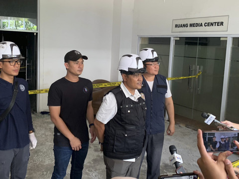 Kapuslabfor Polri Brigjen Pol Sudjarwoko usai melakukan olah TKP di salah satu ruangan yang terbakar di Kementerian ATR/BPN, Jakarta, Minggu (9/2/2025). Foto: Luthfi Humam/kumparan