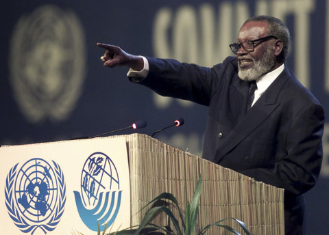 Tokoh Namibia, Sam Nujoma. Foto: Mike Hutchings/REUTERS