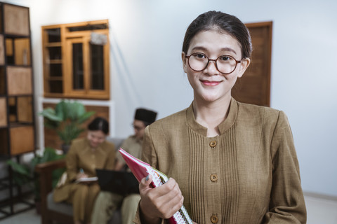 Ilustrasi PNS. Foto: Odua Images/Shutterstock
