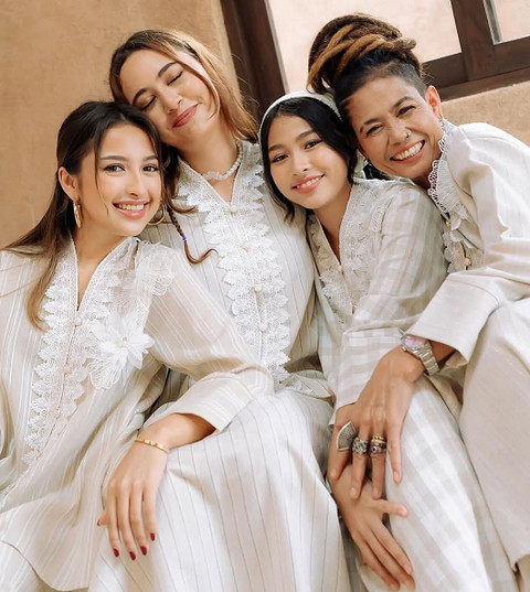 Jennifer Coppen bersama keluarga Dali Wassink. Foto: Instagram/jennifercoppenreal20