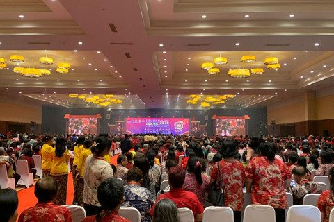 Suasana perayaan Imlek oleh organisasi Majelis Tinggi Agama Khonghucu Indonesia (Matakin) di Sasana Kriya TMII, Jakarta, Minggu (9/2/2025). Foto: Luthfi Humam/kumparan