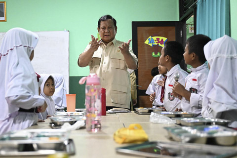 Presiden Prabowo Subianto meninjau program MBG di SDN Kedung Jaya 1 Bogor, Kota Bogor, Senin (10/2/2025). Foto: Cahyo/Biro Pers Sekretariat Presiden