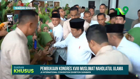 Presiden Prabowo Subianto didampingin Wapres Gibran di Pembukaan Kongres XVIII Muslimat Nahdlatul Ulama di Surabaya, Senin (10/2/2025). Foto: YouTube/ TV9 Nusantara