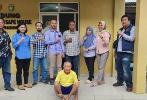 Tersangka penjualan anak di bawah umur saat diperlihatkan Polres Prabumulih. Foto : Polres Prabumulih