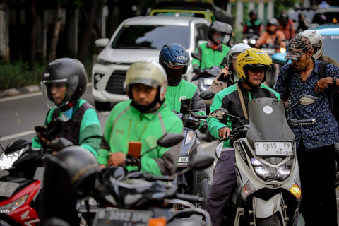 Sejumlah pengendara ojek online di Jakarta, Senin (10/2/2025). Foto: Jamal Ramadhan/kumparan