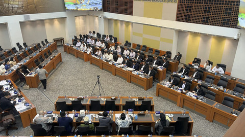 Komisi I DPR RI Rapat Kerja dengan Menkopolhukam membahas keamanan laut, Selasa (11/2/2025). Foto: Haya Syahira/kumparan