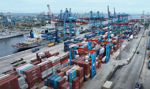 Kegiatan operasional Tanjung Priok, Jakarta. Foto: Dok. Pelindo