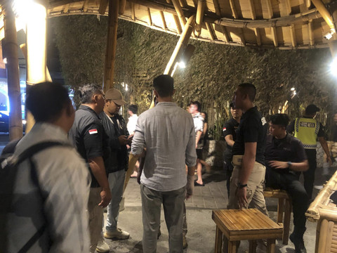Polisi mendatangi Finns Beach Club akibat kasus pemukulan sekuriti. Foto: Dok. Polres Badung
