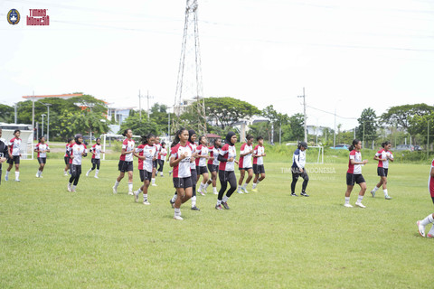 Sesi latihan Timnas Wanita Indonesia di Surabaya jelang FIFA Matchday lawan Arab Saudi. Foto: Dok. PSSI
