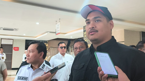 Menpora Dito Ariotedjo saat melakukan kunjungan ke Kompleks olahraga, Jakabaring Sport City (JSC) di Palembang. Foto : Abdullah Toriq/Urban Id
