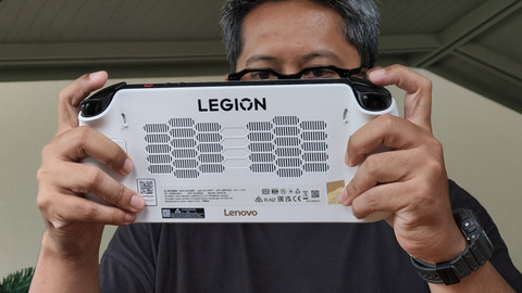 Lenovo Legion Go S. Foto: Habib Allbi Ferdian/kumparan