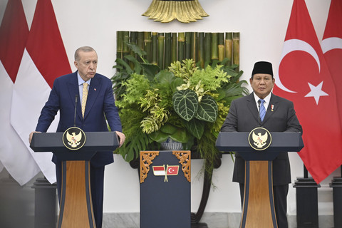 Presiden Prabowo Subianto dan Presiden Turki Recep Tayyip Erdogan menyampaikan keterangan kepada wartawan usai melakukan pertemuan bilateral di Istana Bogor, Bogor, Jawa Barat, Rabu (12/2/2025). Foto: Aditya Pradana Putra/ANTARA FOTO