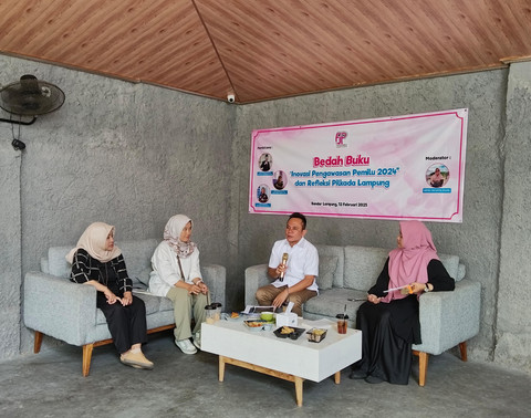 Bedah buku Inovasi Pengawasan Pemilu 2024 dan Refleksi Pilkada Lampung, yang digelar oleh FJPI Lampung | Foto : Eka Febriani /Lampung Geh