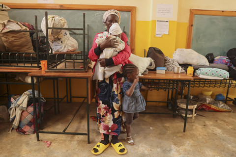 Pengungsi internal tinggal di "Ecole National de Furcy", yang digunakan sebagai tempat perlindungan setelah kekerasan geng, di Port-au-Prince, Haiti, Senin (10/2/2025). Foto: Ralph Tedy Erol/REUTERS