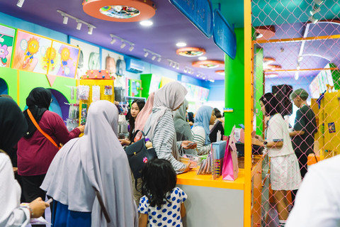 Paddy Playstore tawarkan aktivitas seru merangkai webbing keychain. Foto: Paddy
