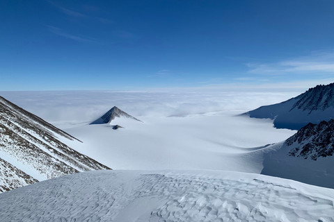 Pemandangan hamparan es di Antarktika. Foto: Shutterstock