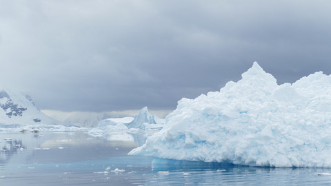 Pemandangan hamparan es di Antarktika. Foto: Shutterstock