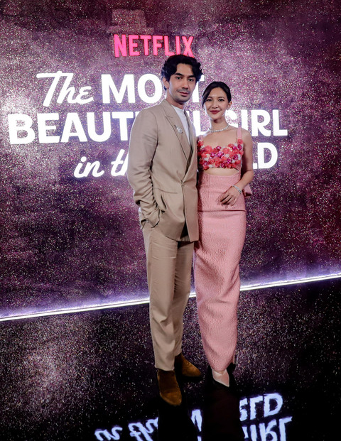 Aktor Reza Rahadian dan Aktris Sheila Dara Aisha berpose saat red carpet film The Most Beautiful Girl in The World di Metropole XXI, Jakarta, Kamis (13/2/2025). Foto: Jamal Ramadhan/kumparan