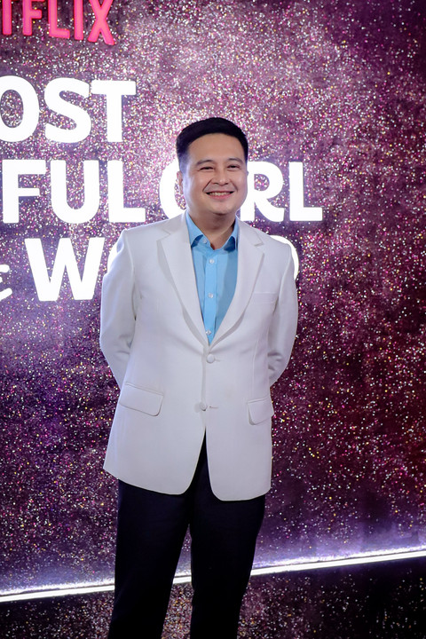 Sutradara Robert Ronny berpose saat red carpet film The Most Beautiful Girl in The World di Metropole XXI, Jakarta, Kamis (13/2/2025). Foto: Jamal Ramadhan/kumparan