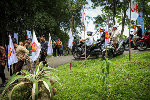 Sejumlah tamu undangan pertemuan antara Presiden RI Prabowo Subianto dan Ketum Parpol KIM tiba di Padepokan Garuda Yaksa, Hambalang, Bogor, Jumat (14/2/2025). Foto: Iqbal Firdaus/kumparan