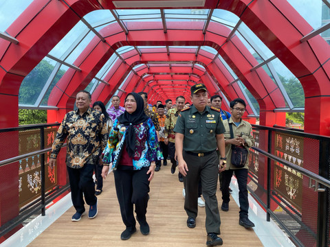 Jembatan Penghubung Operasi (JPO) Siger Milenial, Bandar Lampung resmi dibuka. | Foto: Sinta Yuliana/Lampung Geh