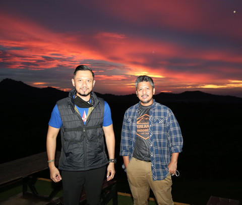 Bendahara Umum Demokrat Renville Antonio dan AHY Foto: Dok. Demokrat