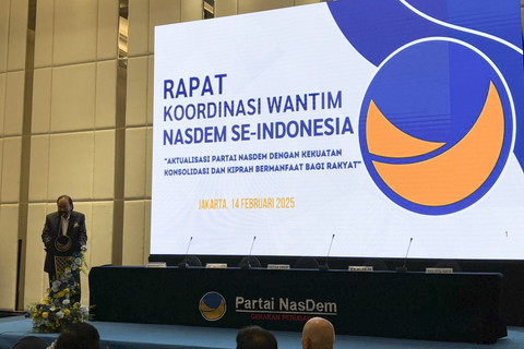 Ketua umum NasDem Surya Paloh membuka rapat koordinasi nasional dewan pertimbangan NasDem se Indonesia di NasDem Tower, Jakarta pada Jumat (14/2/2025). Foto: Abid Raihan/kumparan