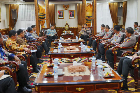 Menteri Imipas Agus Andrianto melakukan pertemuan dengan Kapolri Jenderal Listyo Sigit Prabowo di Gedung Rupattama Mabes Polri, Jakarta, Jumat (14/2/2025). Foto: Dok. Polri