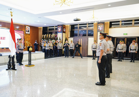 Kapolri Jenderal Listyo Sigit Prabowo memimpin upacara kenaikan pangkat 22 perwira tinggi Polri di Gedung Rupattama Mabes Polri, Jakarta, Jumat (14/2/2025). Foto: Dok. Polri