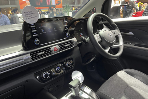 HMID memperkenalkan Hyundai Stargazer Essential Tech di IIMS 2025. Foto: Fitra Andrianto/kumparan