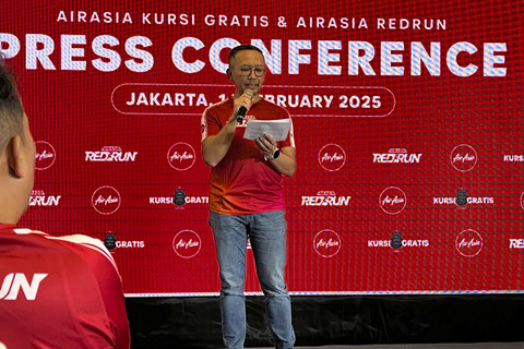 Head of Indonesia Affairs and Policy Indonesia AirAsia, Eddy Krismeidi dalam acara konferensi pers AirAsia Free Seat & AirAsia RedRun 2025 di Jakarta pada Jumat (14/2/2025). Foto: Gitario Vista Inasis/kumparan