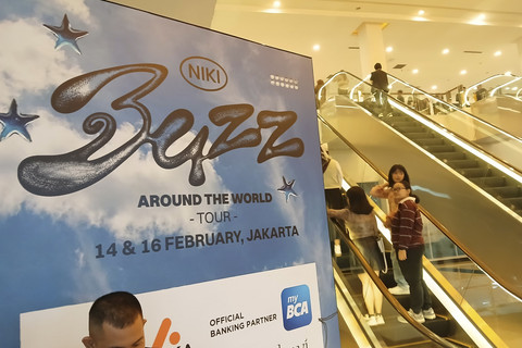 Situasi terkini tur konser Buzz World Tour NIKI 2024-2025 di BCIS, Jakarta Utara, Jumat (14/2/2025). Foto: Vincentius Mario/kumparan