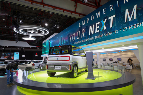 Tampilan mobil Suzuki Global BEV Concept Vehicle e-WX di Indonesia International Motor Show (IIMS) 2025 di JI Expo Kemayoran, Jakarta, Sabtu (15/2/2025). Foto: Iqbal Firdaus/kumparan