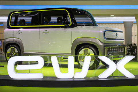 Tampilan mobil Suzuki Global BEV Concept Vehicle e-WX di Indonesia International Motor Show (IIMS) 2025 di JI Expo Kemayoran, Jakarta, Sabtu (15/2/2025). Foto: Iqbal Firdaus/kumparan