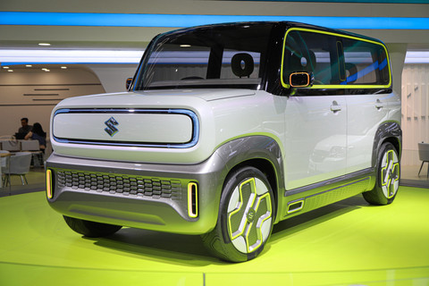 Tampilan mobil Suzuki Global BEV Concept Vehicle e-WX di Indonesia International Motor Show (IIMS) 2025 di JI Expo Kemayoran, Jakarta, Sabtu (15/2/2025). Foto: Iqbal Firdaus/kumparan