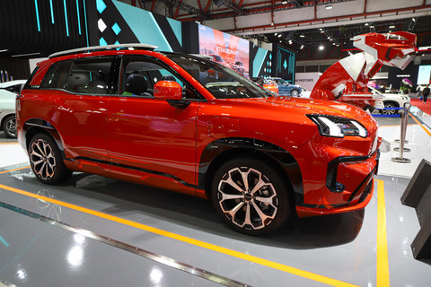 Tampilan mobil Aion V di Indonesia International Motor Show (IIMS) 2025 di JI Expo Kemayoran, Jakarta, Sabtu (15/2/2025). Foto: Iqbal Firdaus/kumparan