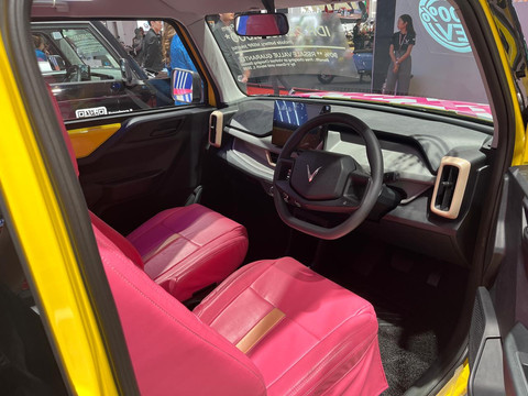 VinFast VF 3 yang sudah dimodifikasi dipamerkan di IIMS 2025. Foto: Fitra Andrianto/kumparan
