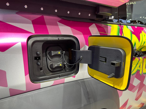 VinFast VF 3 yang sudah dimodifikasi dipamerkan di IIMS 2025. Foto: Fitra Andrianto/kumparan