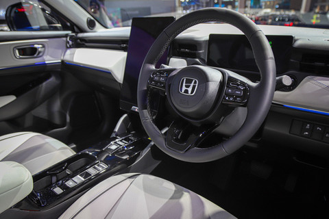Tampilan mobil Honda e:N1 di Indonesia International Motor Show (IIMS) 2025 di JI Expo Kemayoran, Jakarta, Sabtu (15/2/2025). Foto: Iqbal Firdaus/kumparan