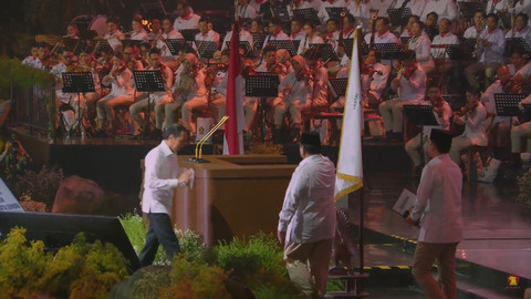 Presiden ke-7 Joko Widodo menyapa Presiden RI Prabowo Subianto di HUT Gerindra di SICC Bogor, Sabtu (15/2/2025). Foto: Dok. Istimewa