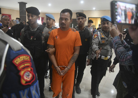 Sopir truk Bendi Wijaya tersangka kecelakaan di GT Ciawi, di Polresta Bogor Kota, Sabtu (15/2/2025). Foto: Istimewa