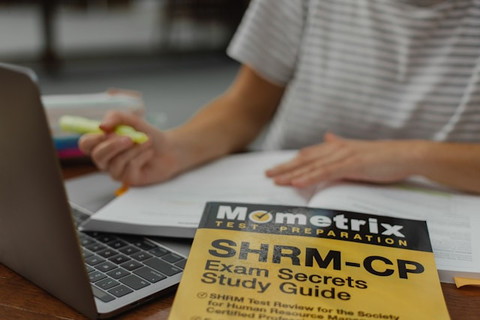 Ilustrasi Contoh Soal Tes SMA Labschool. Foto: dok. Unsplash/Avery Evans